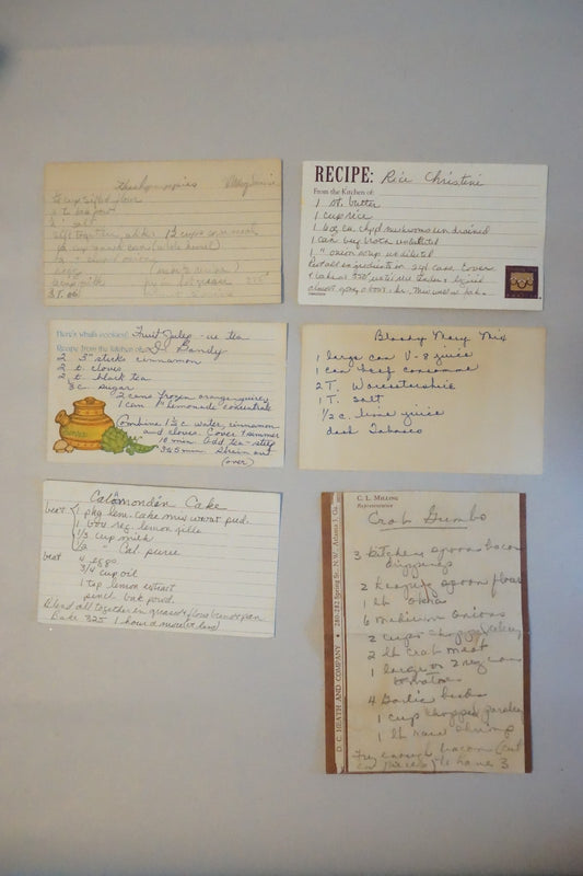 Collection of 275 Handwritten & Typed Recipes in Wooden Box