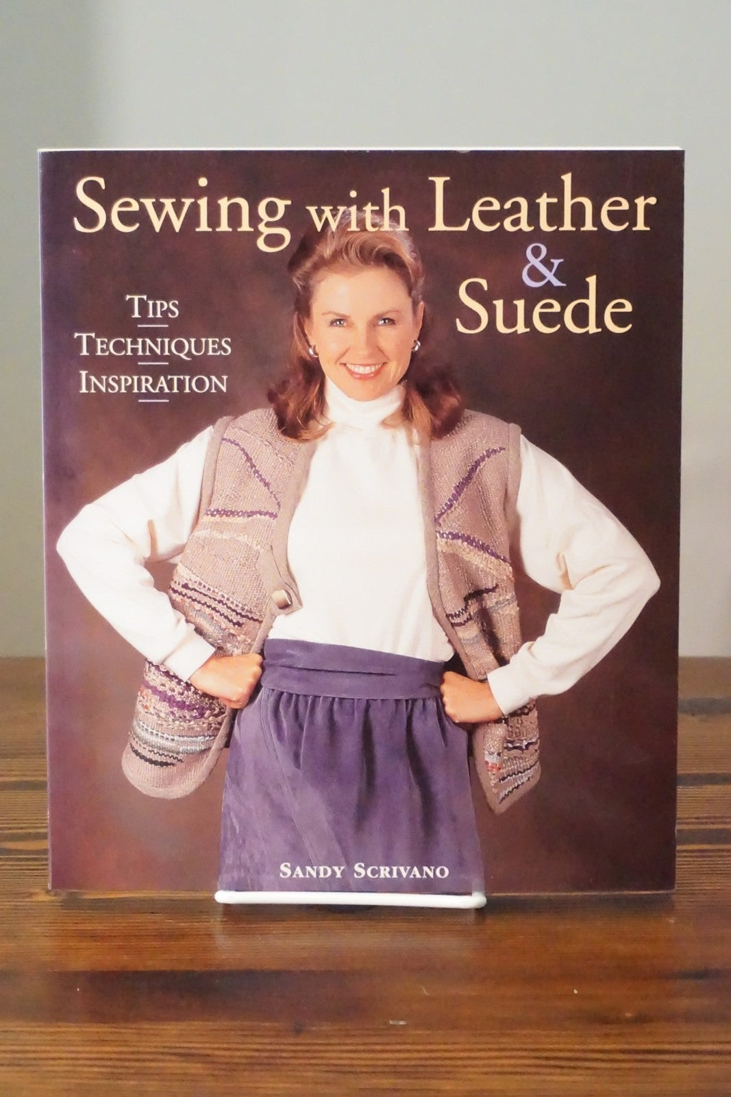 Sewing with Leather & Suede by Sandy Scrivano 1998 Lark Books First Edition