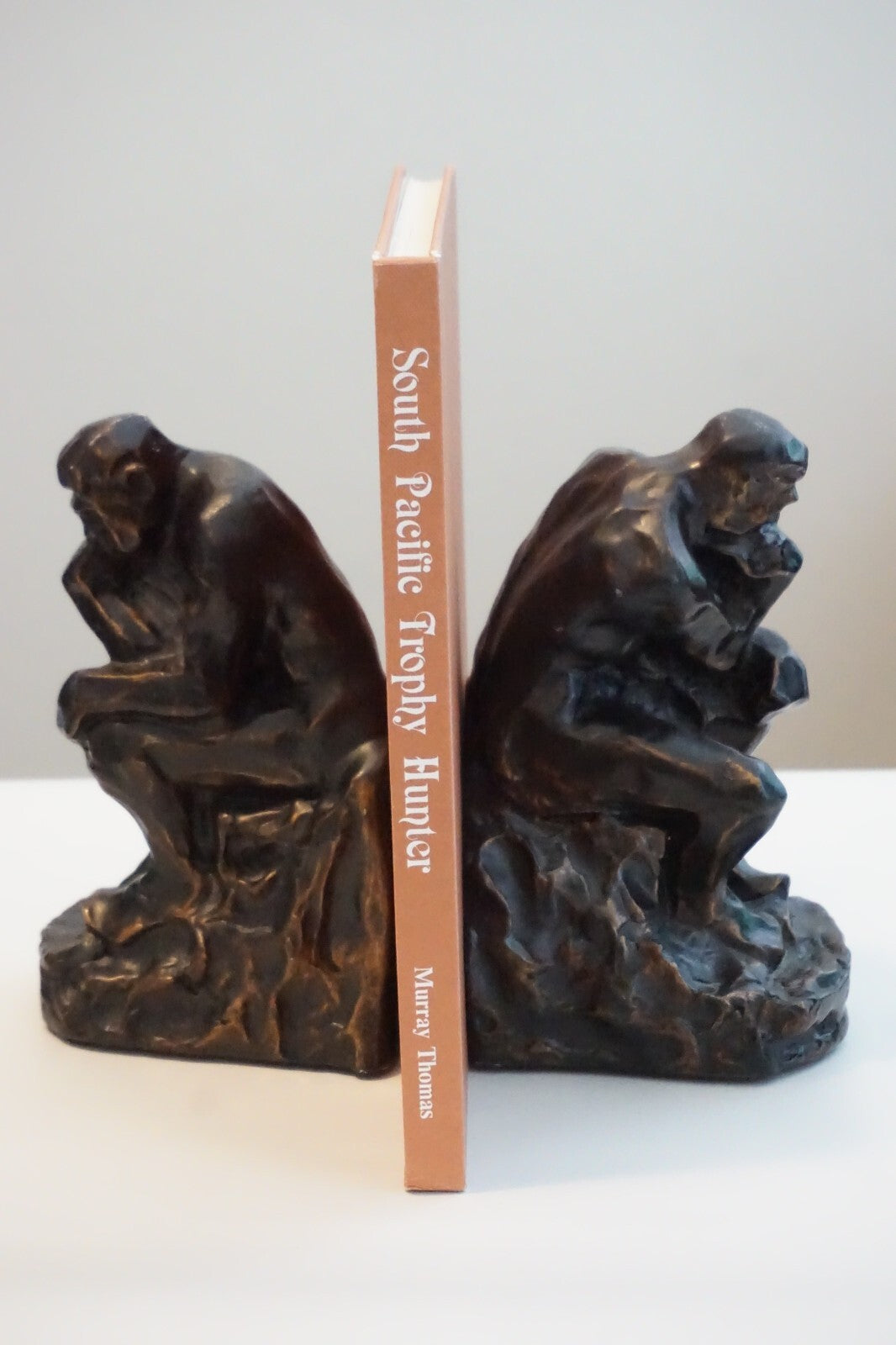 South Pacific Trophy Hunter by Murray Thomas 1987 Signed 1st Edition HCDJ