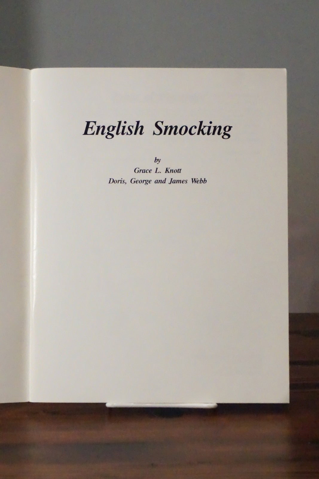English Smocking by Grace L. Knott 1989 Stitch Guide Sewing Patterns