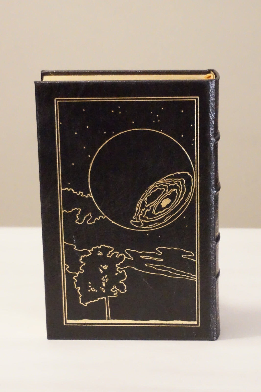 The Mote in God's Eye by Larry Niven and Jerry Pournelle 1991 Easton Press