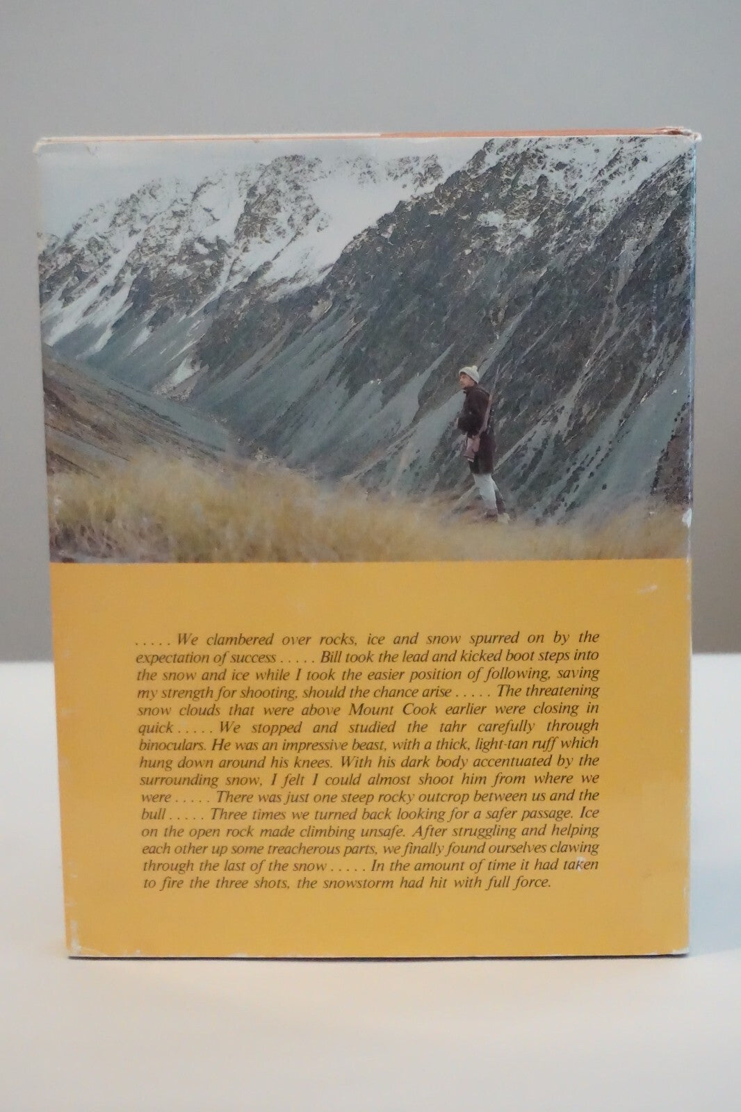 South Pacific Trophy Hunter by Murray Thomas 1987 Signed 1st Edition HCDJ