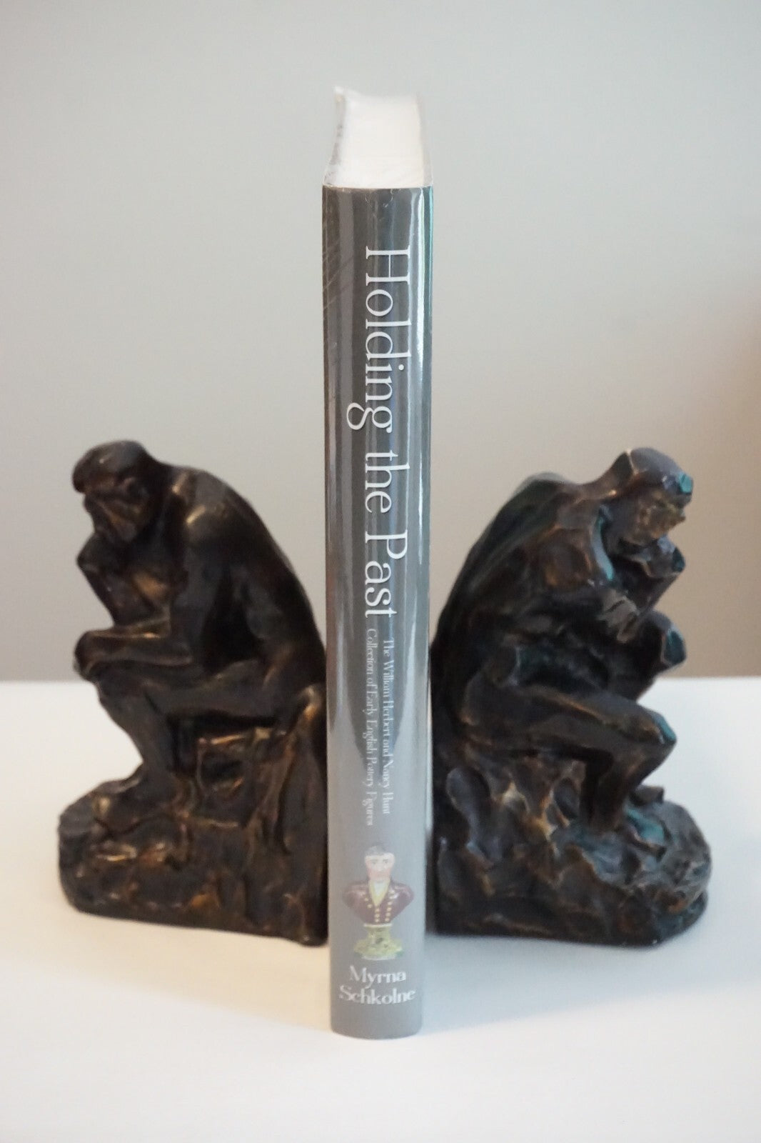 Holding the Past by Myrna Schkolne 2015 HC DJ Brand New In Wrapping