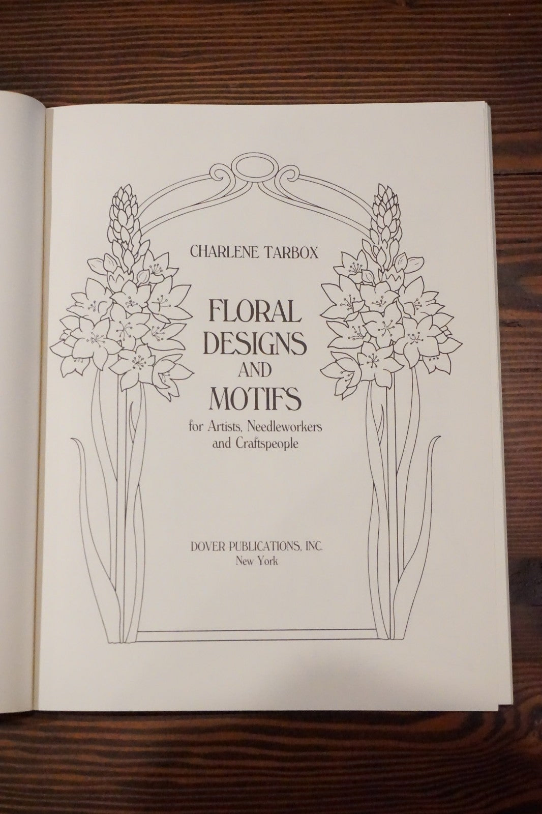 Floral Designs and Motifs for Artists Needleworkers and Craftspeople Charlene Tarbox Dover