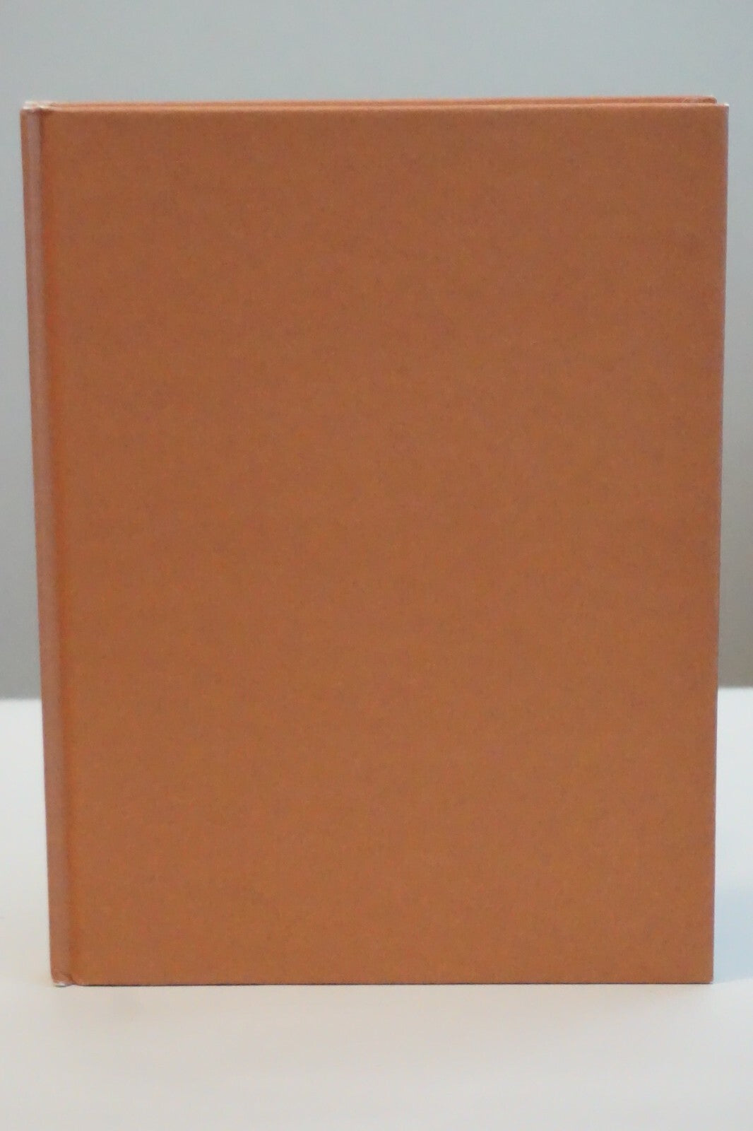 South Pacific Trophy Hunter by Murray Thomas 1987 Signed 1st Edition HCDJ
