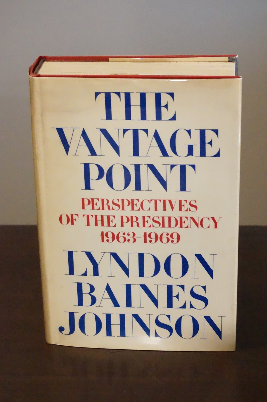 The Vantage Point by Lyndon Baines Johnson 1971 Signed 1st Edition HC DJ 9780030844928